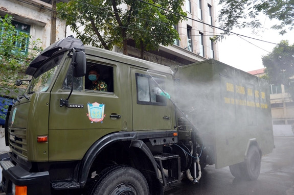 Thông tin này cùng với sự có mặt của lực lượng chức năng sau khi có người nhiễm Covid-19 trên địa bàn khiến người dân trong khu vực bình tĩnh và yên tâm. 