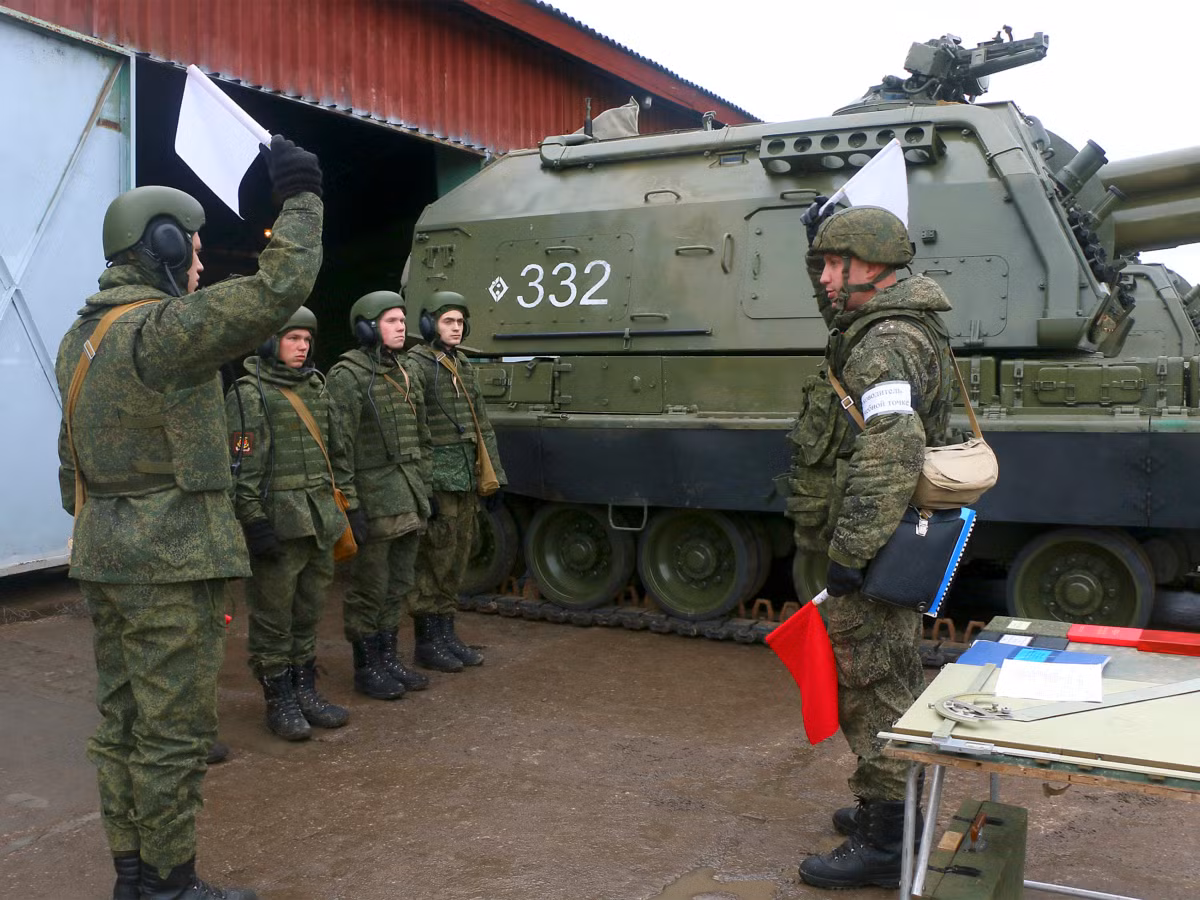 Tiếp đó là đến Trung đoàn xe tăng độc lập số 11 được thành lập cuối năm 2018 đã được biên chế đầy đủ 31 xe tăng T-72B3, một tiểu đoàn xe chiến đấu bộ binh BMP-2 cũng đã bị loại khỏi trang bị tiểu đoàn này. Nguồn ảnh: BMDP.