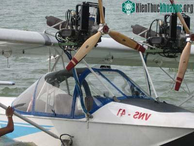 Đây là loại thuỷ phi cơ hay máy bay lưỡng dụng được nhà máy A41 thuộc cục Kỹ thuật Quân chủng Phòng không - Không quân nghiên cứu và sản xuất. Nguồn ảnh: Kienthuckhoahoc.