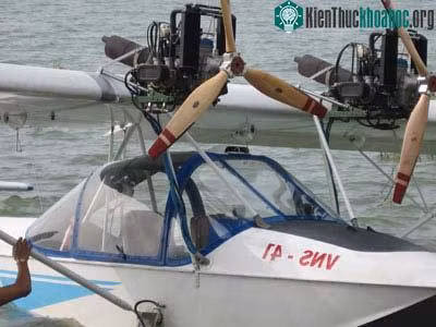 Đây là loại thuỷ phi cơ hay máy bay lưỡng dụng được nhà máy A41 thuộc cục Kỹ thuật Quân chủng Phòng không - Không quân nghiên cứu và sản xuất. Nguồn ảnh: Kienthuckhoahoc.