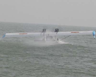 Trên lý thuyết, thuỷ phi cơ VNS-41 của Việt Nam có thể thực hiện tốt các nhiệm vụ tuần tra rừng, phun thuốc trừ sâu, bay du lịch hoặc vận tải người, hàng hoá thương mại. Nguồn ảnh: Kienthuckhoahoc.