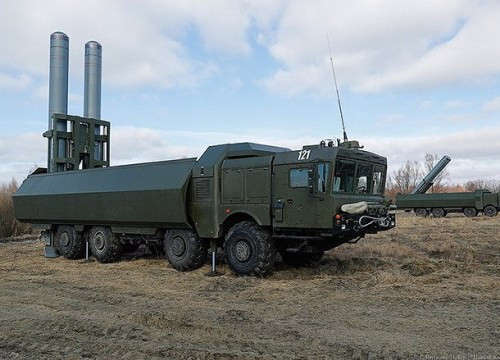 Loại tên lửa chống hạm này có tầm hoạt động tối đa tới 350 km với mục tiêu trên biển hoặc 450 km với mục tiêu trên đất liền, tốc độ tối đa Mach 2,5 và mang theo đầu đạn nặng 250 kg - đủ sức đánh chìm mọi loại hộ vệ hạm chỉ bằng một phát bắn trúng đích duy nhất. Nguồn ảnh: Pinterest.