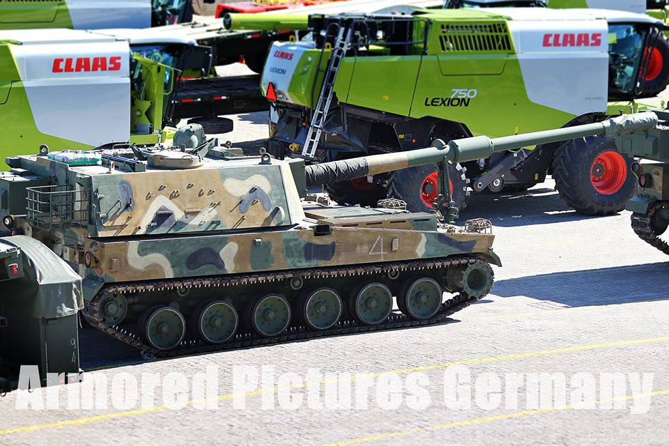 Trước đó, Estonia đã đặt mua tổng cộng 12 khẩu lựu pháo tự hành K-9 Thunder từ phía Hàn Quốc. Phiên bản mà Estonia đặt mua sử dụng cỡ nòng 155mm và có chiều dài nòng pháo bằng 52 lần đường kính nòng. Nguồn ảnh: BMDP.