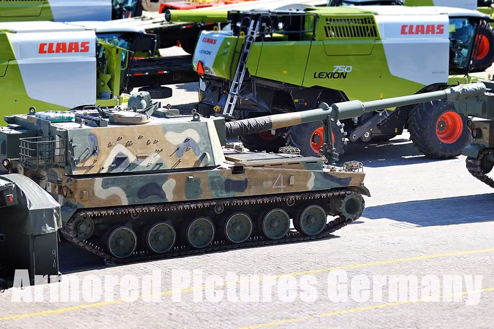 Trước đó, Estonia đã đặt mua tổng cộng 12 khẩu lựu pháo tự hành K-9 Thunder từ phía Hàn Quốc. Phiên bản mà Estonia đặt mua sử dụng cỡ nòng 155mm và có chiều dài nòng pháo bằng 52 lần đường kính nòng. Nguồn ảnh: BMDP.