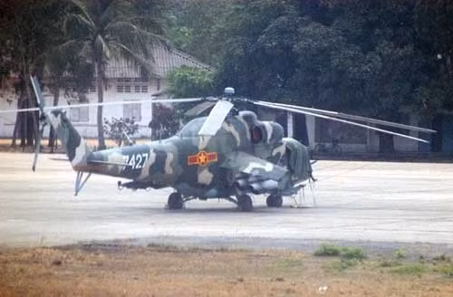 Tới nay, toàn bộ biên đội trực thăng tấn công Mi-24 của chúng ta đã dừng sử dụng do quá niên hạn, không thể tiếp tục sửa chữa để kéo dài tuổi thọ. Nguồn ảnh: Pinterest.