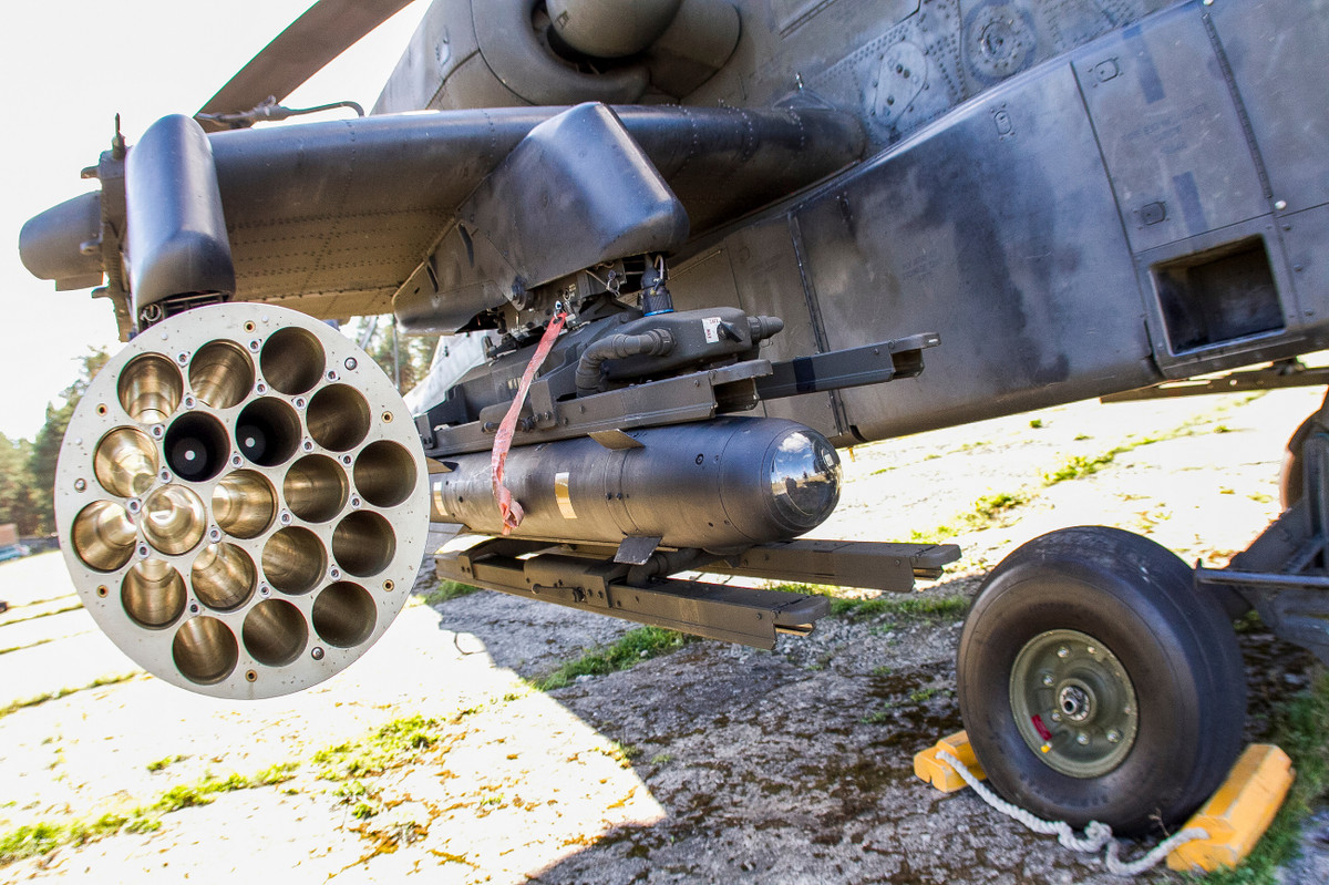 Tới tận ngày nay, pháo phản lực Hydra vẫn tiếp tục được quân đội Mỹ và nhiều quốc gia trên thế giới sử dụng. Loại hoả lực này cực kỳ thích hợp khi sử dụng với tốc độ lớn, mật độ dày đặc để áp đảo hoả lực đối phương dưới mặt đất. Nguồn ảnh: Pinterest.