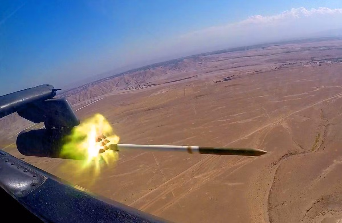 Ngoài ra, việc tương thích được tên lửa Hydra với trực thăng Liên Xô cũng cho thấy sự tài tình của lực lượng thợ máy, phi công Việt Nam trong quá khứ khi có thể làm chủ, cải biên được nhiều loại khí tài hiện đại bậc nhất thế giới thời bấy giờ. Nguồn ảnh: Pinterest.