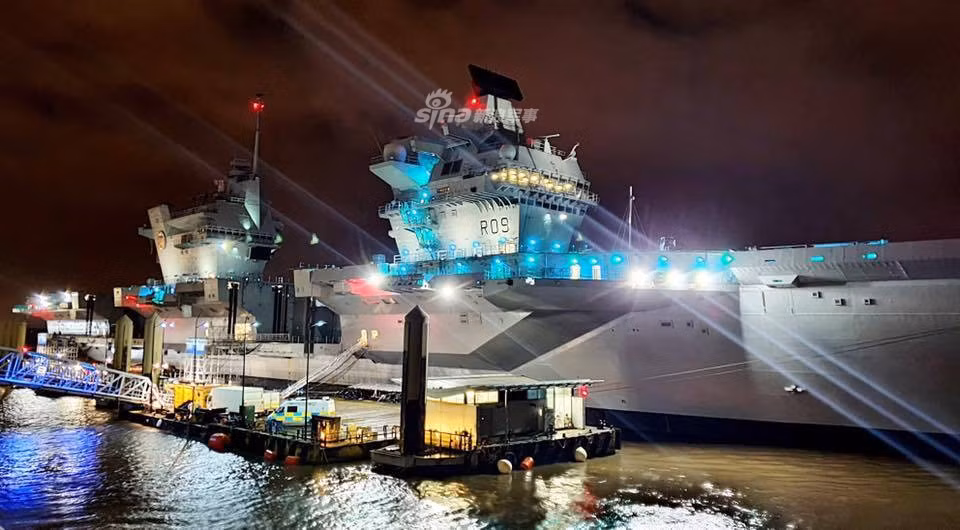 Theo kế hoạch, tàu sân bay thứ hai này của Anh sẽ sớm được trang bị các chiến đấu cơ F-35B với khả năng cất cánh trên đường băng ngắn và hạ cánh khẩn cấp. Nguồn ảnh: Sina.