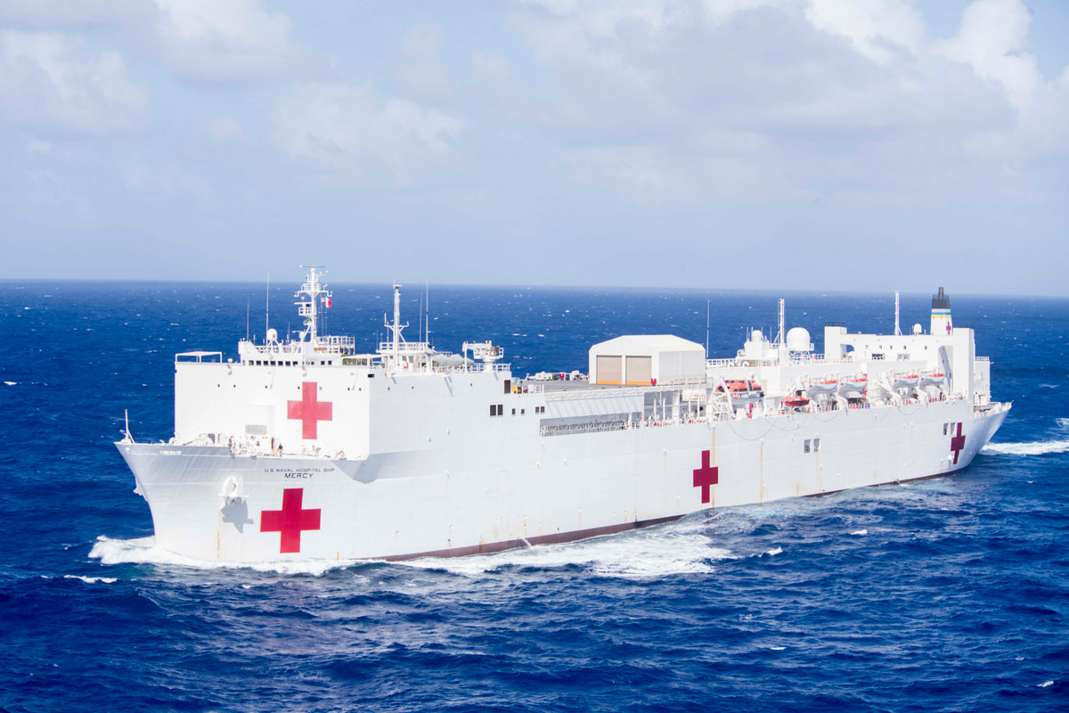 USNS Mercy thậm chí còn được ra đời trước cả tàu chị em của mình là chiếc Comfort. Cụ thể, USNS Mercy được Hải quân Mỹ hoán cải và đưa vào biên chế từ năm 1986. Nguồn ảnh: Pinterest.