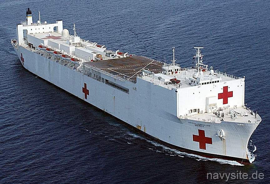 Trong bất cứ trường hợp nào, tấn công tàu bệnh viện USNS Mercy hay tàu USNS Comfort đều được coi là tội ác chiến tranh vì tàu này chỉ làm nhiệm vụ nhân đạo. Nguồn ảnh: Pinterest.