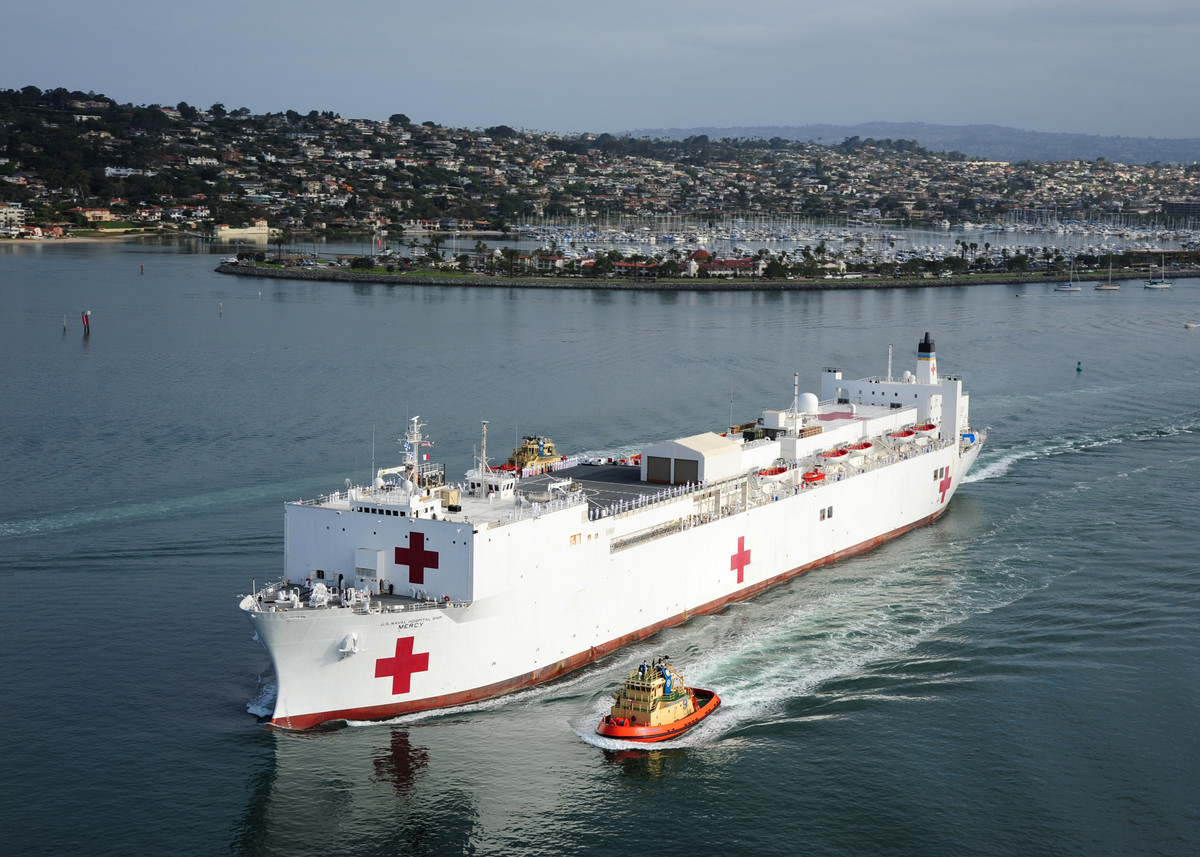 Giống với tàu bệnh viện USNS Comfort, tàu Mercy dù được biên chế vào Hải quân Mỹ nhưng cũng là tàu không vũ trang, mọi nhân viên trên tàu đều không mang vũ khí. Nguồn ảnh: Pinterest.