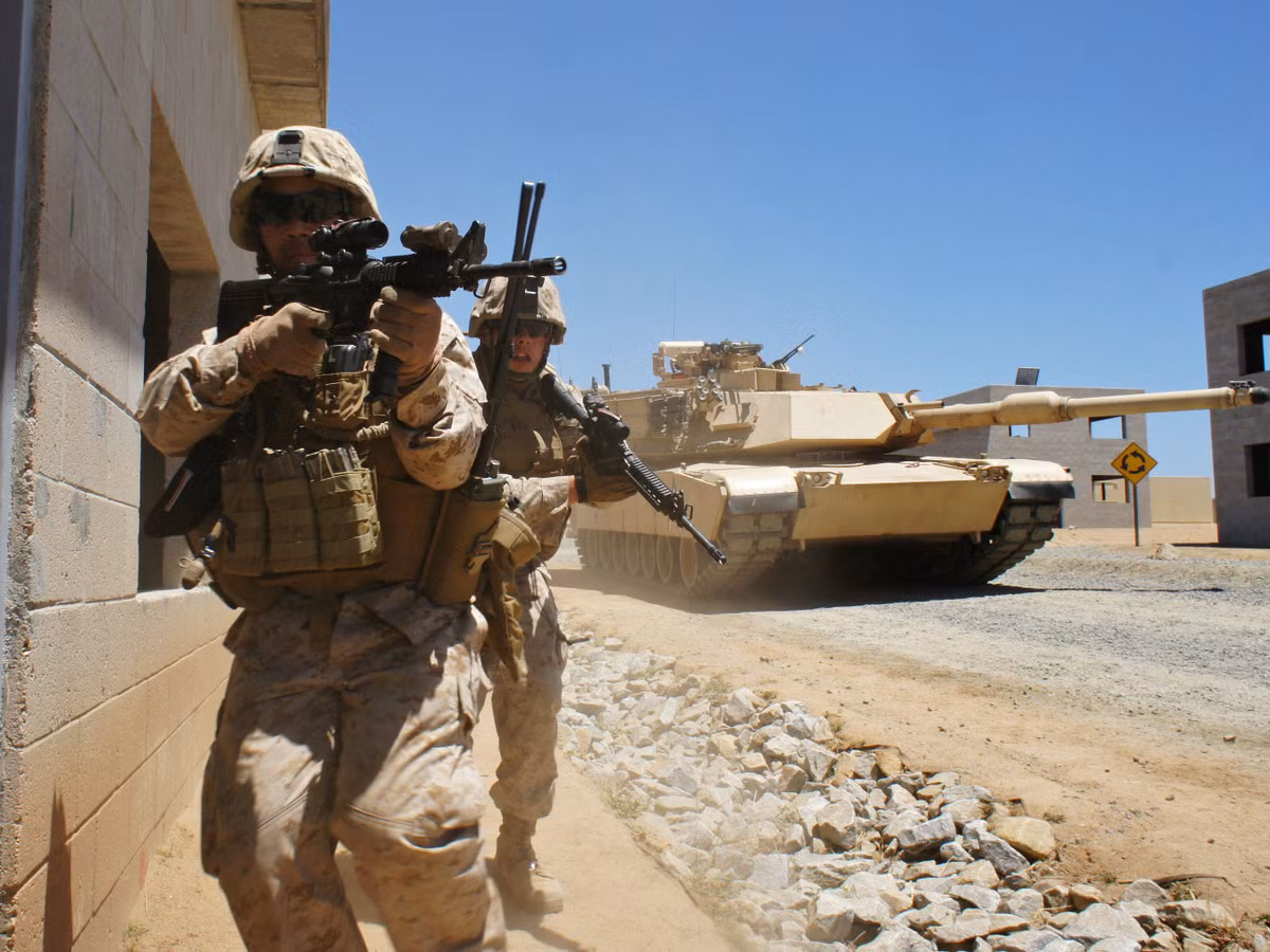 Bên cạnh việc cắt giảm bớt một loạt các lực lượng, Thuỷ quân Lục chiến Mỹ cũng sẽ tăng cường 300% quân số của lực lượng pháo phản lực, thêm các lực lượng tên lửa chống hạm vào biên chế Thuỷ quân Lục chiến. Nguồn ảnh: Pinterest.