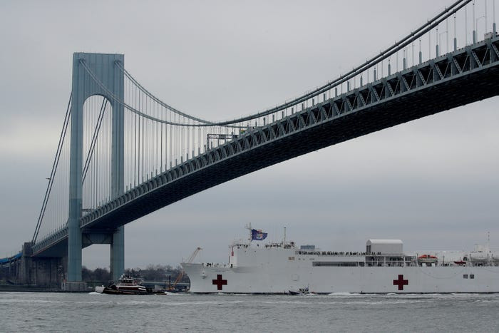 Do là một tàu bệnh viện, USNS Comfort có khả năng hoạt động hoàn toàn độc lập, nó không cần được cung cấp nguồn điện, không cần cung cấp nguồn nước và có thể hoạt động tốt trong mọi trường hợp. Nguồn ảnh: BI.