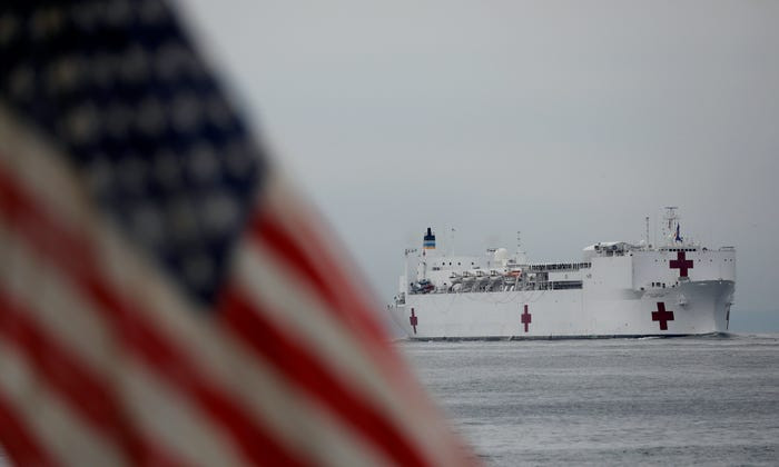 Tàu USNS Comfort còn mang theo rất nhiều trang thiết bị, vật tư y tế cùng với các y bác sĩ. Nguồn ảnh: BI.