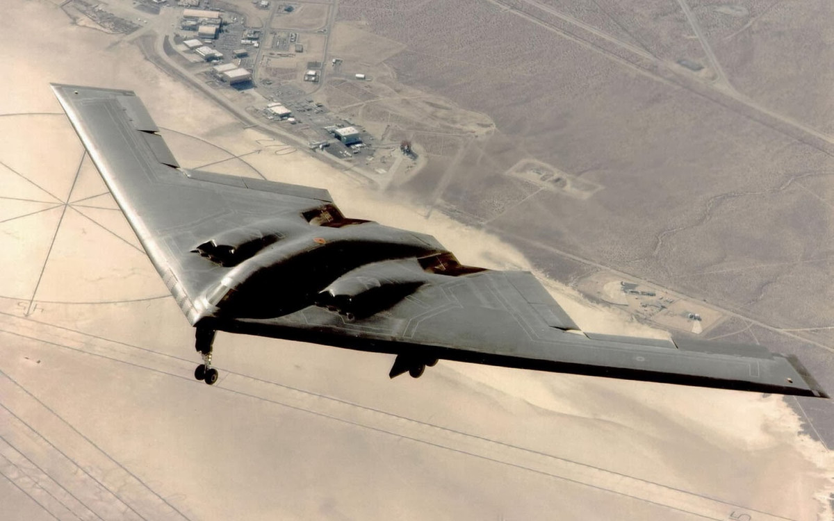 Ngoài ra, các nguồn thạo tin cũng cho rằng nhiều khả năng không quân Mỹ sẽ liên tục điều chuyển các máy bay ném bom này tới nhiều căn cứ không quân khác khắp châu Âu thay vì chỉ đồn trú ở Bồ Đào Nha. Nguồn ảnh: Pinterest.