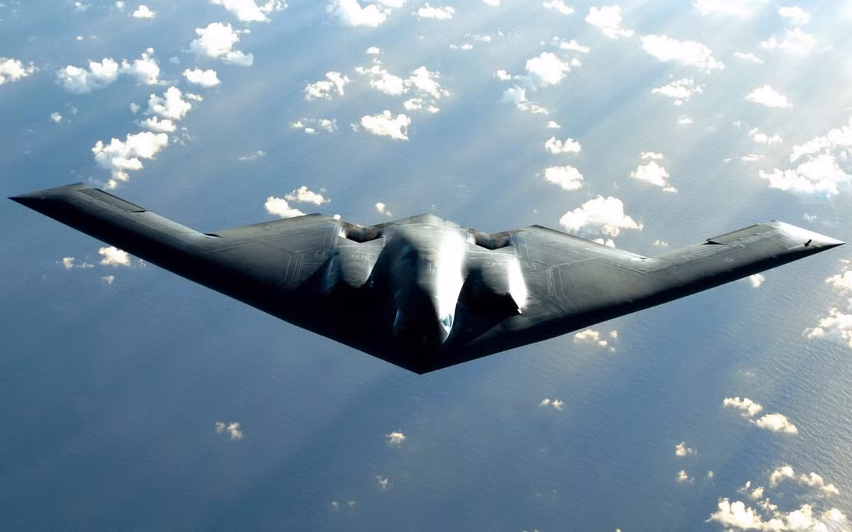 Theo thông tin được Tạp chí Không quân Air Force Journal đăng tải hôm 9/3 vừa rồi, Không quân Mỹ đã đưa một loạt các máy bay ném bom B-2 Spirit vượt Đại Tây Dương sang một căn cứ sân bay quân sự ở Bồ Đào Nha. Nguồn ảnh: Pinterest.