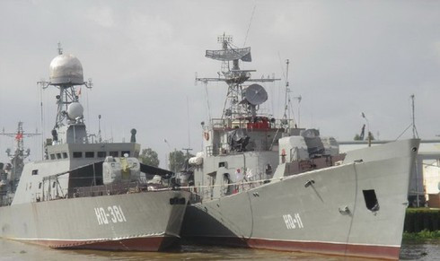 Theo các tài liệu được truyền thông quốc tế đăng tải vào đầu những năm 2000, tàu tuần tra 318 đã được chúng ta hạ thuỷ từ năm 1999. Cùng năm đó tàu được biên chế vào lực lượng hải quân và phục vụ suốt từ đó tới nay. Nguồn ảnh: BHQ.