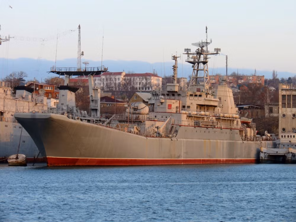 Điều này khiến một loạt tàu chiến của Ukraine đã rơi vào tầm kiểm soát của Nga - đáng nói là Hải quân Nga cũng không trưng dụng các tàu này. Nguồn ảnh: A. Balabin.