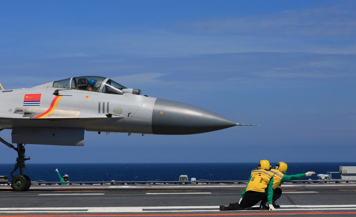 Ví dụ như với màu quân vàng làm nhiệm vụ phóng và thu hồi máy bay. Nguồn ảnh: Weibo355.