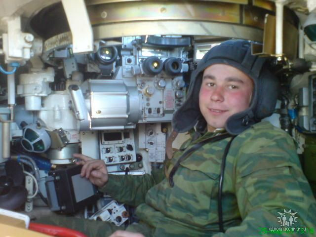 Trong số ba vị trí trên xe tăng T-90, vị trí trưởng xa có lẽ là vị trí rộng rãi và thoải mái nhất nhưng cũng là vị trí đòi hỏi trình độ, trách nhiệm cao nhất với toàn bộ kíp lái. Nguồn ảnh: Topwar.