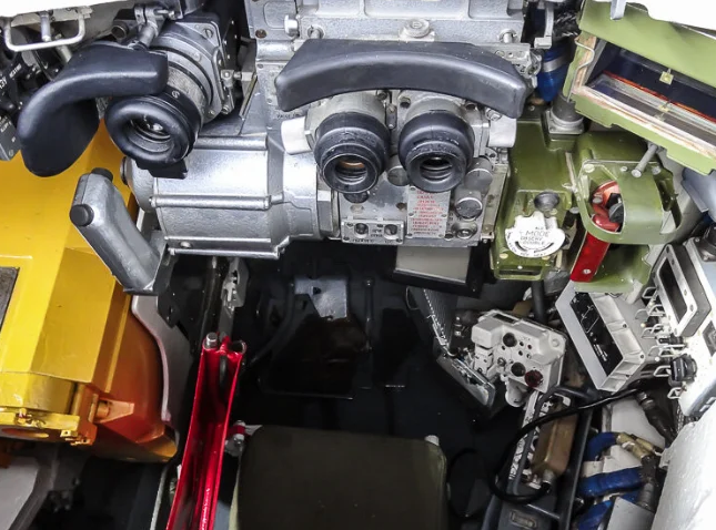 Hệ thống kính ảnh nhiệt và hồng ngoại giúp trưởng xa có thể quan sát được môi trường xung quanh trong gần như mọi điều kiện thời tiết. Nguồn ảnh: Topwar.