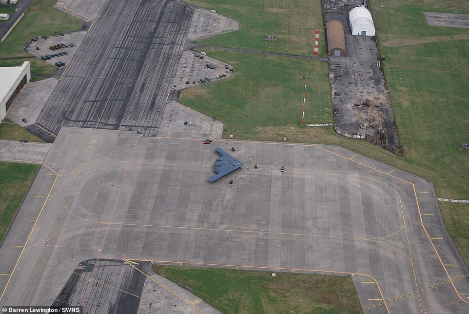 Bản thân B-2 Spirit cũng được Mỹ coi là một loại máy bay chiến lược, mang tính răn đe với những hành động hăm doạ nhiều hơn là thực chiến. Nguồn ảnh: Dailymail.