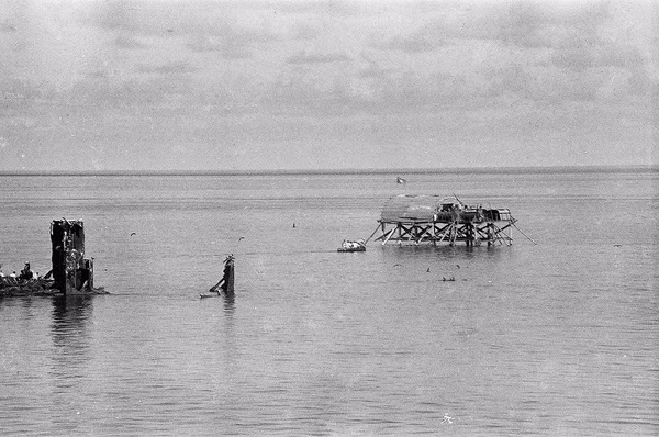 Những ngôi nhà được xây dựng đơn sơ như thế này rõ ràng khó có thể chịu được bão lớn. Nguồn ảnh: Báo Phú Khánh