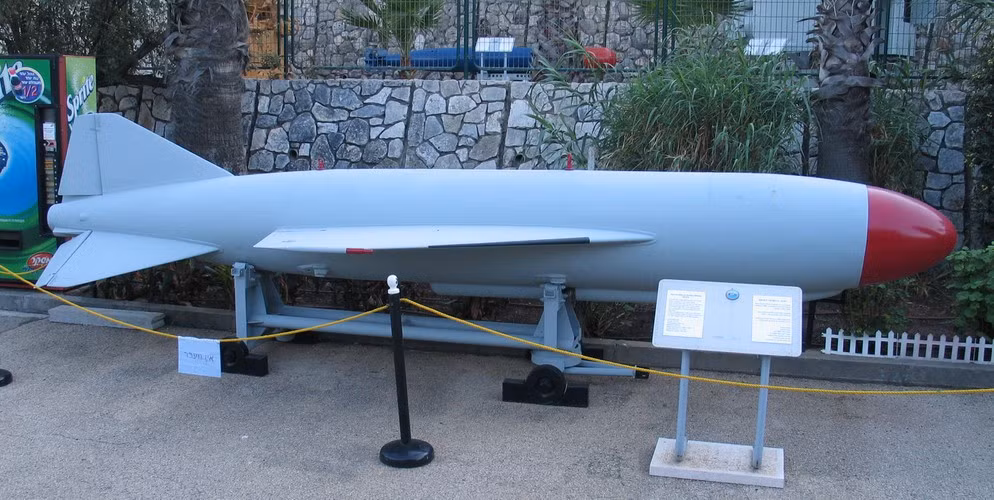 P-15 Termit là tên lửa đối hạm tầm ngắn đi vào phục vụ từ cuối những năm 1950 và là tên lửa đối hạm đầu tiên được chấp nhận đưa vào biên chế, nó cũng được ghi nhận là tên lửa đối hạm đầu tiên đánh chìm được tàu chiến.