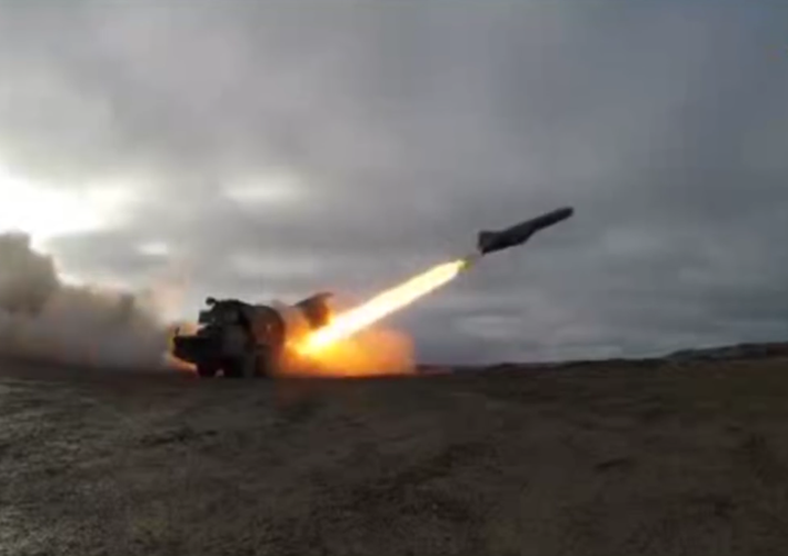 P-15 Termit là một trong những loại tên lửa diệt hạm nổi tiếng thế giới, uy lực mạnh và kinh nghiệm thực chiến dày dạn, loại tên lửa này từng là nỗi khiếp sợ cho chiến hạm NATO.