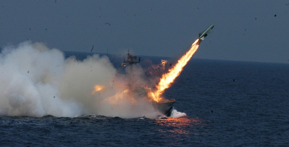 Vận tốc tên lửa Mach 0,9 và độ cao hành trình được giảm xuống dưới 100m thông qua sự kiểm soát của một radar đo cao khi tiếp xúc mục tiêu.