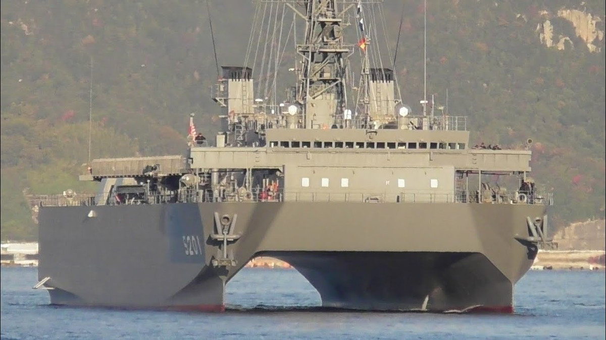 Toàn bộ hệ thống này có thể hoạt động một cách chủ động hoặc thụ động hoàn toàn để phát hiện các mục tiêu dưới nước ở khoảng cách cực kỳ xa, hỗ trợ cho các tàu chiến khác được trang bị hệ thống SURTASS của Mỹ, tạo ra một lưới bao vây tàu ngầm trong diện rộng. Nguồn ảnh: Commons.