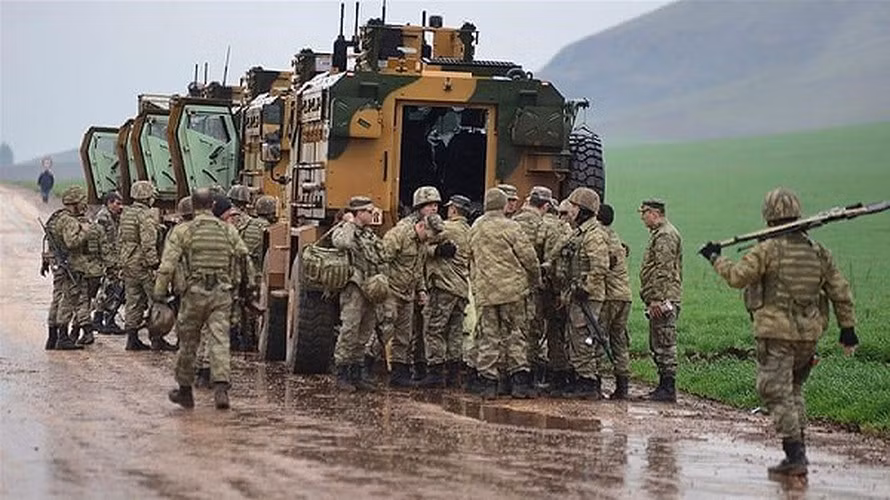 Hiện vẫn chưa biết loại UAV nào của Ankara bị Hy Lạp bắn hạ, có thể đó là một máy bay trinh sát không người lái cỡ nhỏ đang theo dõi tình hình ở biên giới Hy Lạp - Thổ Nhĩ Kỳ và do thám hoạt động của quân đội Hy Lạp.