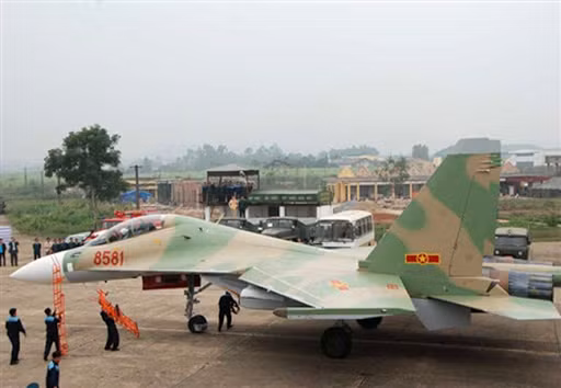Trong đó đặc biệt là dàn tiêm kích Su-30MK2 của Việt Nam có số lượng nhiều nhất thế giới, đưa lực lượng không quân của chúng ta thành lực lượng có trang bị tốt bậc nhất trong khu vực. Nguồn ảnh: TL.