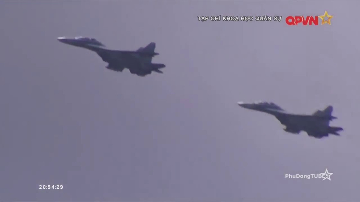 Ngoài nhiệm vụ canh giữ, bảo vệ bầu trời Tổ quốc; lực lượng Không quân Việt Nam còn tham gia nhiều nhiệm vụ quan trọng khác như cứu hộ cứu nạn, vận tải hàng hoá ứng cứu thiên tai,... Nguồn ảnh: QPVN.