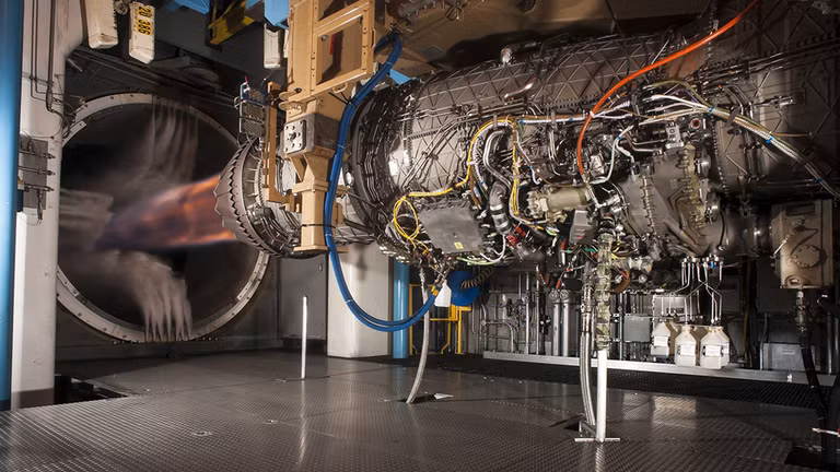 Cụ thể, hợp đồng đặt hàng 32 động cơ phản lực của tiêm kích F-35 có giá 319,7 triệu USD vừa được Mỹ ký kết với tập đoàn sản xuất động cơ phản lực Pratt &amp; Whitney. Nguồn ảnh: Pinterest.