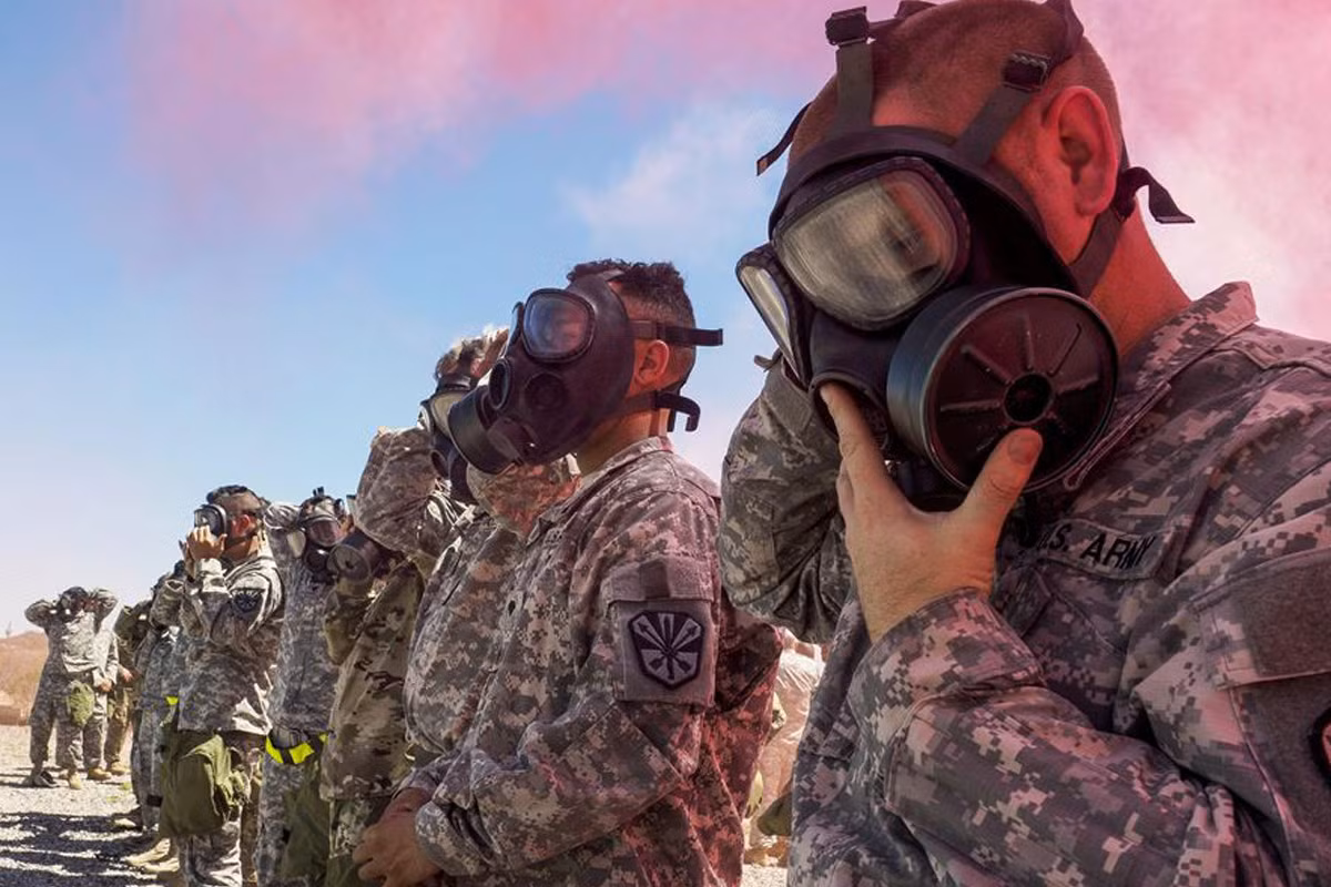 Khi bị dính độc tố này với liều lượng cao, nạn nhân sẽ bị liệt dần và tử vong do cơ thể không thể tự hô hấp được. Theo nhiều tài liệu, chỉ 100 gram chất độc Botulinum đủ để giết 1 triệu người. Nguồn ảnh: Pinterest.