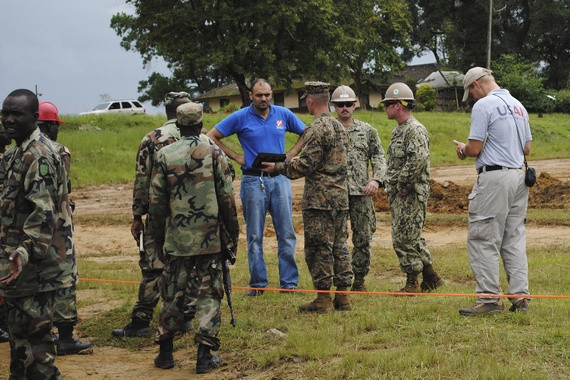 Và cuối cùng là virus Ebola với tỷ lệ tử vong vào khoảng 67%. Nhiều tài liệu của Mỹ khẳng định virus Ebola cũng là một sản phẩm do Liên Xô chế tạo ra giống như virus Marburg. Nguồn ảnh: Pinterest.