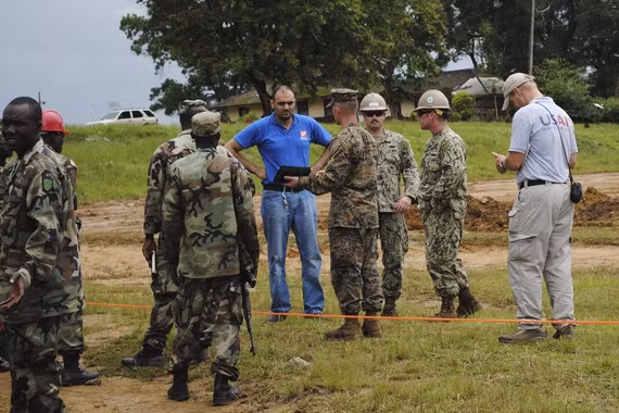Và cuối cùng là virus Ebola với tỷ lệ tử vong vào khoảng 67%. Nhiều tài liệu của Mỹ khẳng định virus Ebola cũng là một sản phẩm do Liên Xô chế tạo ra giống như virus Marburg. Nguồn ảnh: Pinterest.