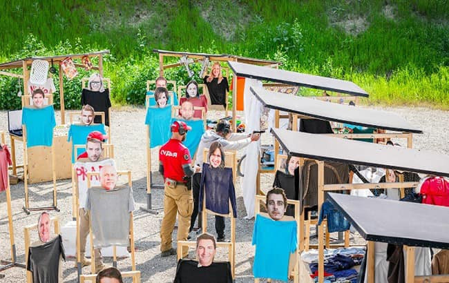 Trong những môi trường chật hẹp, đông đúc bao gồm cả dân thường lẫn khủng bố, đặc nhiệm Spetsnaz phải có khả năng nắm bắt tình hình tốt, tránh bắn nhầm người dân thường vô tội. Nguồn ảnh: RusBeyond.