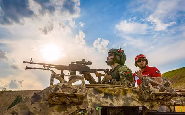 Cho tới thời điểm hiện tại, Spetsnaz vẫn là một trong những lực lượng được đầu tư trang bị tốt nhất của quân đội Nga. Những thành viên của lực lượng này đều được tuyển chọn cực kỳ ngặt nghèo và phải có kinh nghiệm phục vụ quân đội nhiều năm mới được thi tuyển. Nguồn ảnh: RusBeyond.