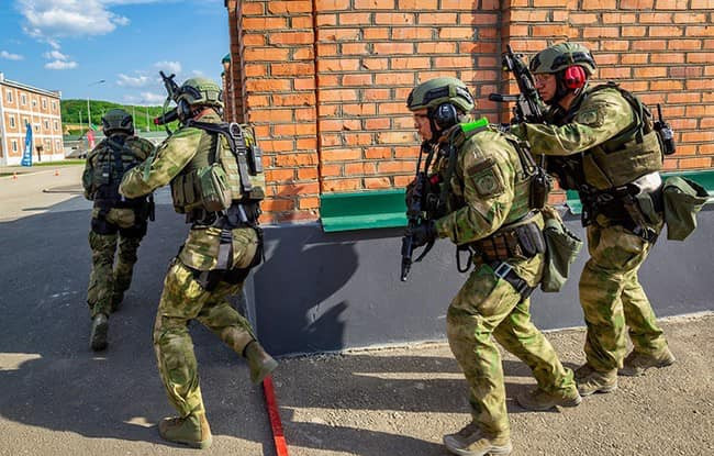 Một trong những môi trường tác chiến nguy hiểm nhất với mọi lực lượng đặc nhiệm đó là môi trường tác chiến đô thị. Nguồn ảnh: RusBeyond.