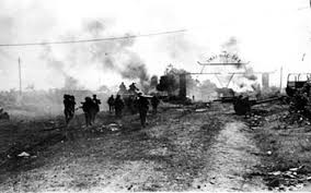 Chỉ trong vòng hơn một giờ đồng hồ từ lúc nổ súng tấn công, quân giải phóng đã chiếm được phía Nam sân bay Hoà Bình, chốt giữ chờ xe tăng và bộ binh đến chi viện. Nguồn ảnh: TL.