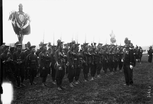 Ngoài số những người bị cưỡng ép đi lính do hết hợp đồng lao động và không được về nước, một số không ít chọn giải pháp tình nguyện đi lính do điều kiện làm việc rất khó khăn. Nguồn ảnh: Pinterest.