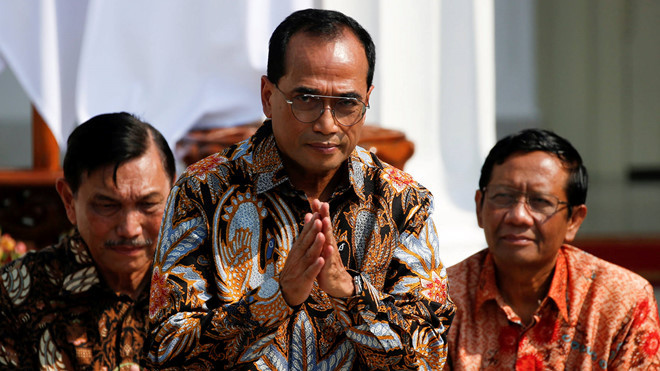 Ở châu Á, Bộ trưởng Giao thông Indonesia ông Budi Karya Sumadi cũng đang được chăm sóc đặc biệt sau khi xác nhận dương tính với Covid-19. Điều đáng nói là bộ trưởng giao thông của nước này bị nhiễm virus corona trong thời điểm toàn bộ Indonesia đã đóng cửa tất cả trường học cũng như địa điểm du lịch. Nguồn ảnh: Reuters.