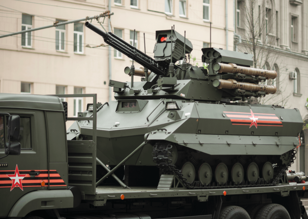 Đơn cử như việc Mỹ cấm vận xuất khẩu vũ khí sát thương cho rất nhiều quốc gia trên thế giới, chủ yếu các quốc gia thuộc NATO cùng Nhật Bản, Hàn Quốc và Israel là các bạn hàng lớn nhất với Mỹ đơn giản vì các quốc gia này quá thân thiết với Mỹ về mặt quân sự quốc phòng. Nguồn ảnh: QQ.