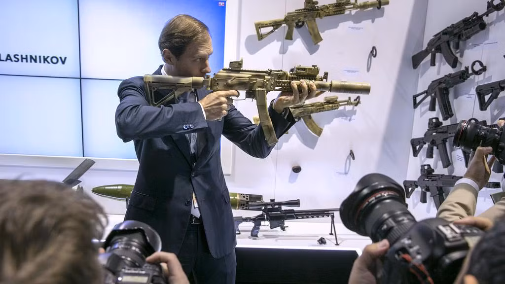 Đặc biệt, 2019 cũng là năm đầu tiên đạo luật trừng phạt các quốc gia trên thế giới mua vũ khí Nga được Mỹ thực hiện. Bất chấp đạo luật này, nhiều quốc gia vẫn tiếp cận với vũ khí từ Moscow, phớt lờ mọi cảnh báo từ Washington. Nguồn ảnh: QQ.