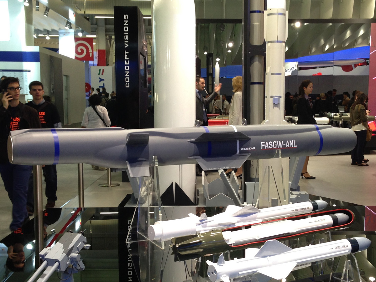 Với đầu đạn nặng 12kg của mình, Venom có thể tấn công và tiêu diệt các loại tàu tên lửa, tàu hộ vệ cỡ nhỏ chỉ bằng một phát bắn duy nhất hoặc khiến các khu trục hạm, tuần dương hạm của đối phương mất sức chiến đấu khi tấn công và trúng chỗ hiểm trên tàu. Nguồn ảnh: Pinterest.