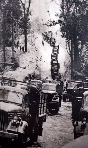 Thậm chí từ năm 1968, chúng ta còn có thể hành quân bằng xe cơ giới với tốc độ cao. Đặc biệt kể từ sau năm 1973, thời gian hành quân bằng xe cơ giới vào tận mặt trận chỉ còn 10 ngày, mỗi tháng chuyển được tới 50.000 quân vào chiến trường, giảm thiểu tối đa thiệt hại do kiệt sức, suy dinh dưỡng, bệnh tật hay... lạc đường. Nguồn ảnh: TL.