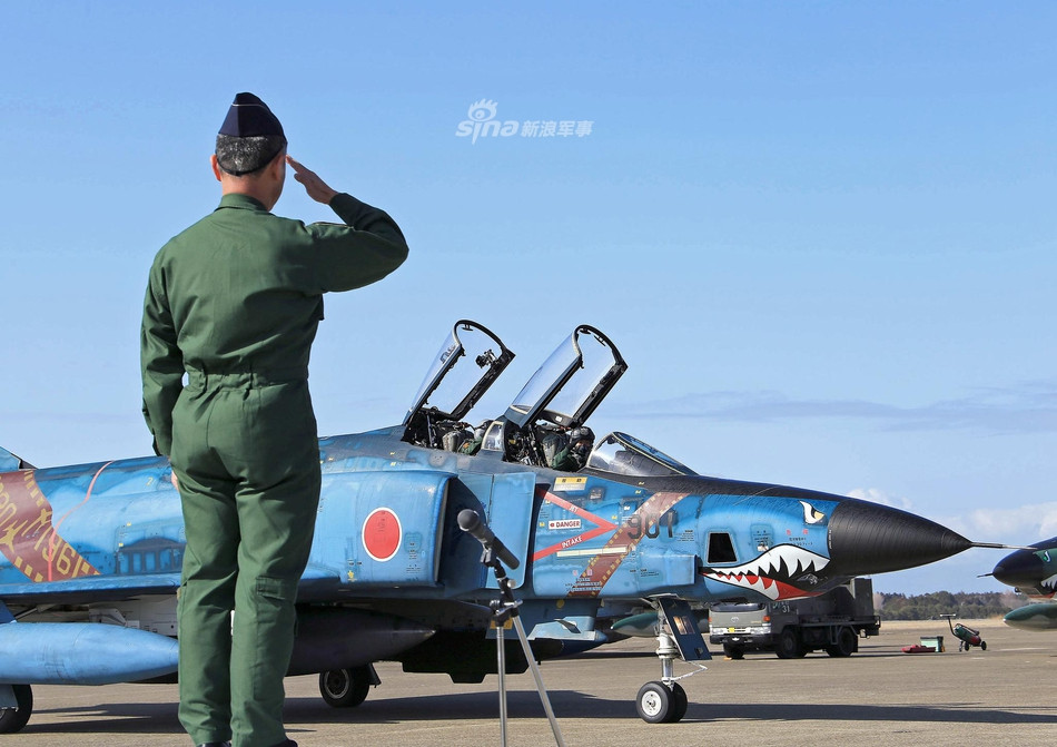 Được phát triển từ loại tiêm kích F-4 Phantom II - loại chiến đấu cơ Mỹ bị bắn hạ nhiều nhất trong Chiến tranh Việt Nam - các máy bay trinh sát RF-4E/EJ tới nay dường như đã quá cũ và không còn đủ khả năng phục vụ. Nguồn ảnh: Sina.