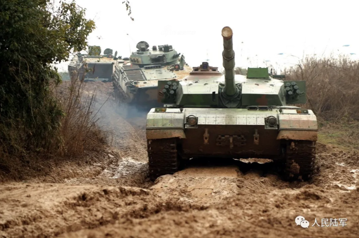 Loại xe tăng phổ biến bậc nhất và cũng là xe tăng chủ lực của Trung Quốc hiện tại là Type 96. Hiện tại trong biên chế của quân đội Trung Quốc đang có tới gần 2000 xe tăng loại này. Nguồn ảnh: Sina.
